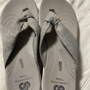 Clark cloud stepper sandals. Never worn. Size 7.